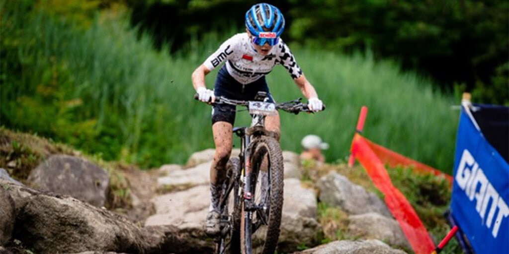 Die Schibli-Gruppe ist neu Helmsponsor von Fiona Schibler (Mountainbike)