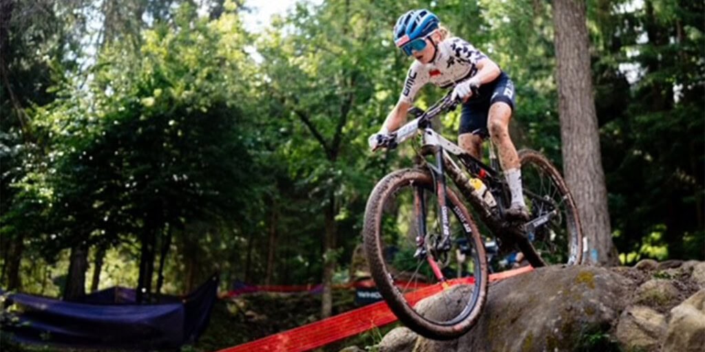 Die Schibli-Gruppe ist neu Helmsponsor von Fiona Schibler (Mountainbike)