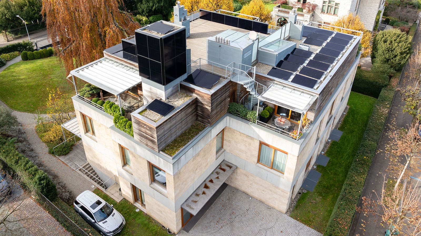 Photovoltaik-Anlage an einer Stadtvilla im Zürcher Seefeld